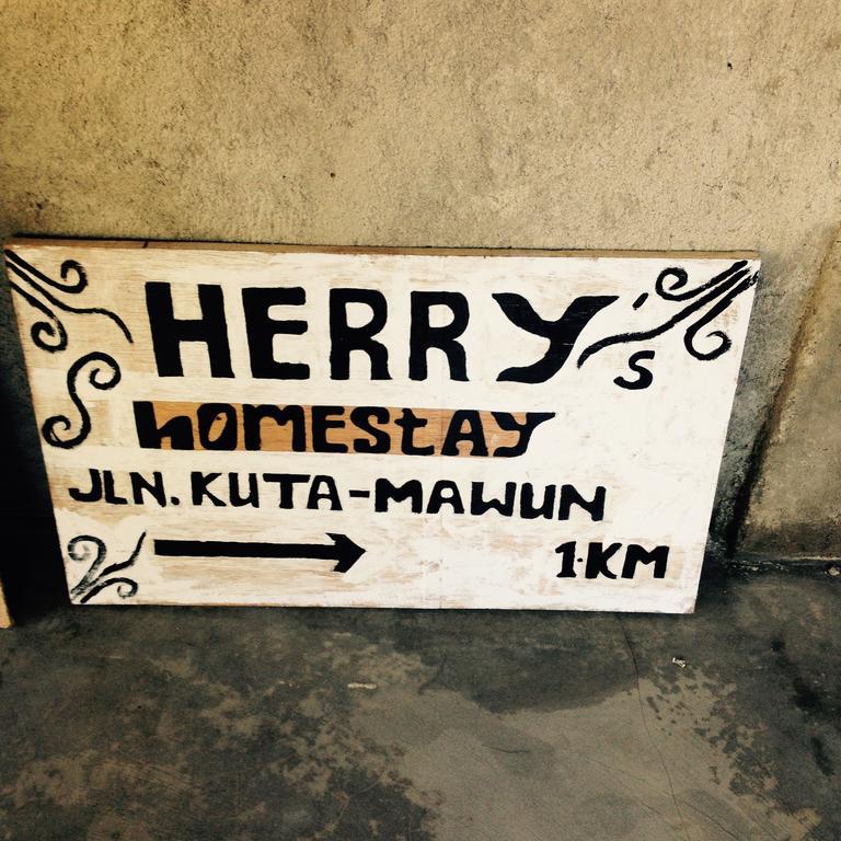 Herry Homestay Kuta  Buitenkant foto