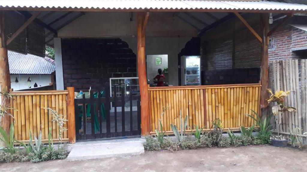 Herry Homestay Kuta  Buitenkant foto